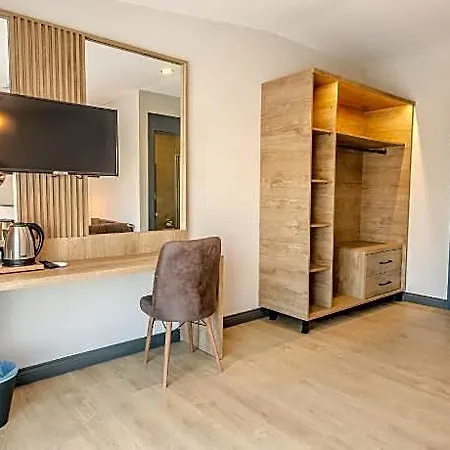 Hotel Leliko 3*